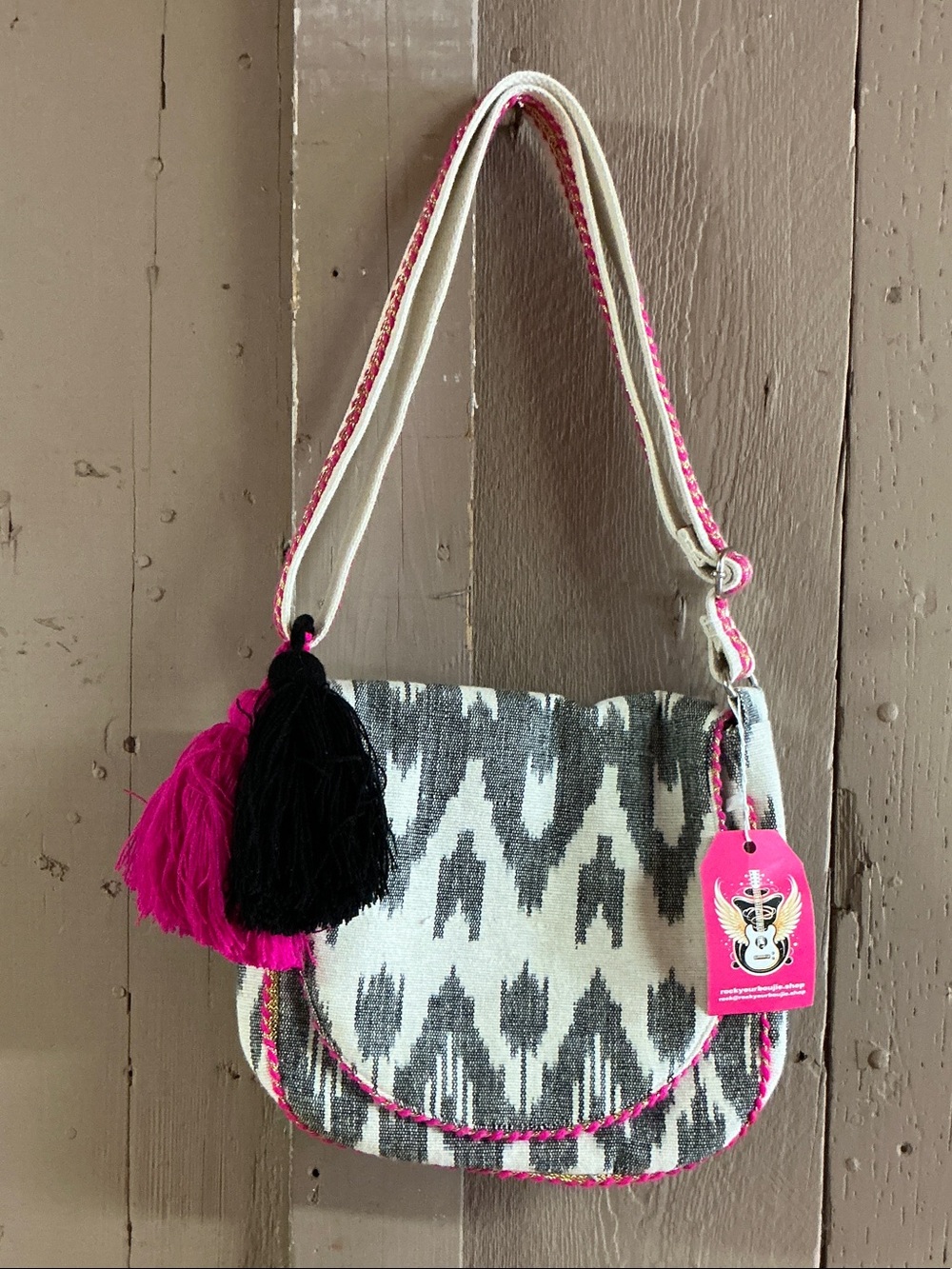 Gray & White Jen&Co Crossbody with Hot Pink & Black Tassels